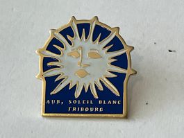 1 Pin Auberge Soleil Blanc Fribourg