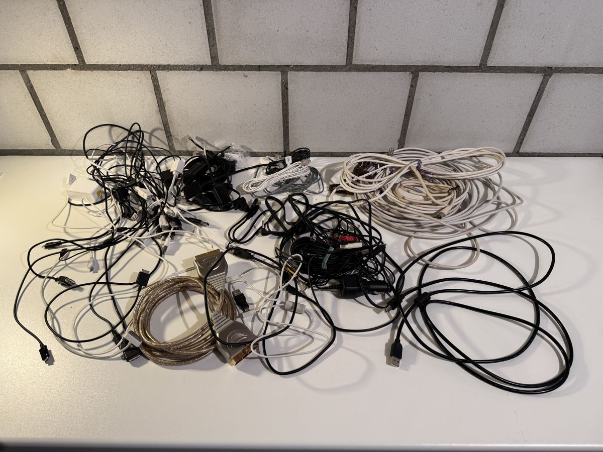 Cavi: Kabel-Sammelsurium: USB, TV, Audio, Cablecom, diverse – Usato da Galmiz venduto da ranunkel25