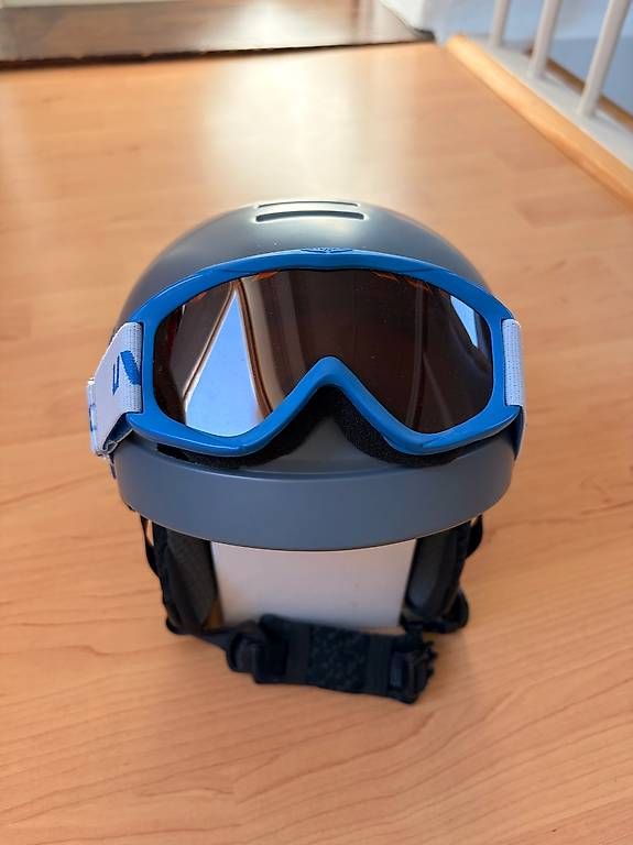 Atomic Helme: Atomic Kinder-Skihelm XS mit Skibrille – Gebraucht aus Aarau von lyski 1