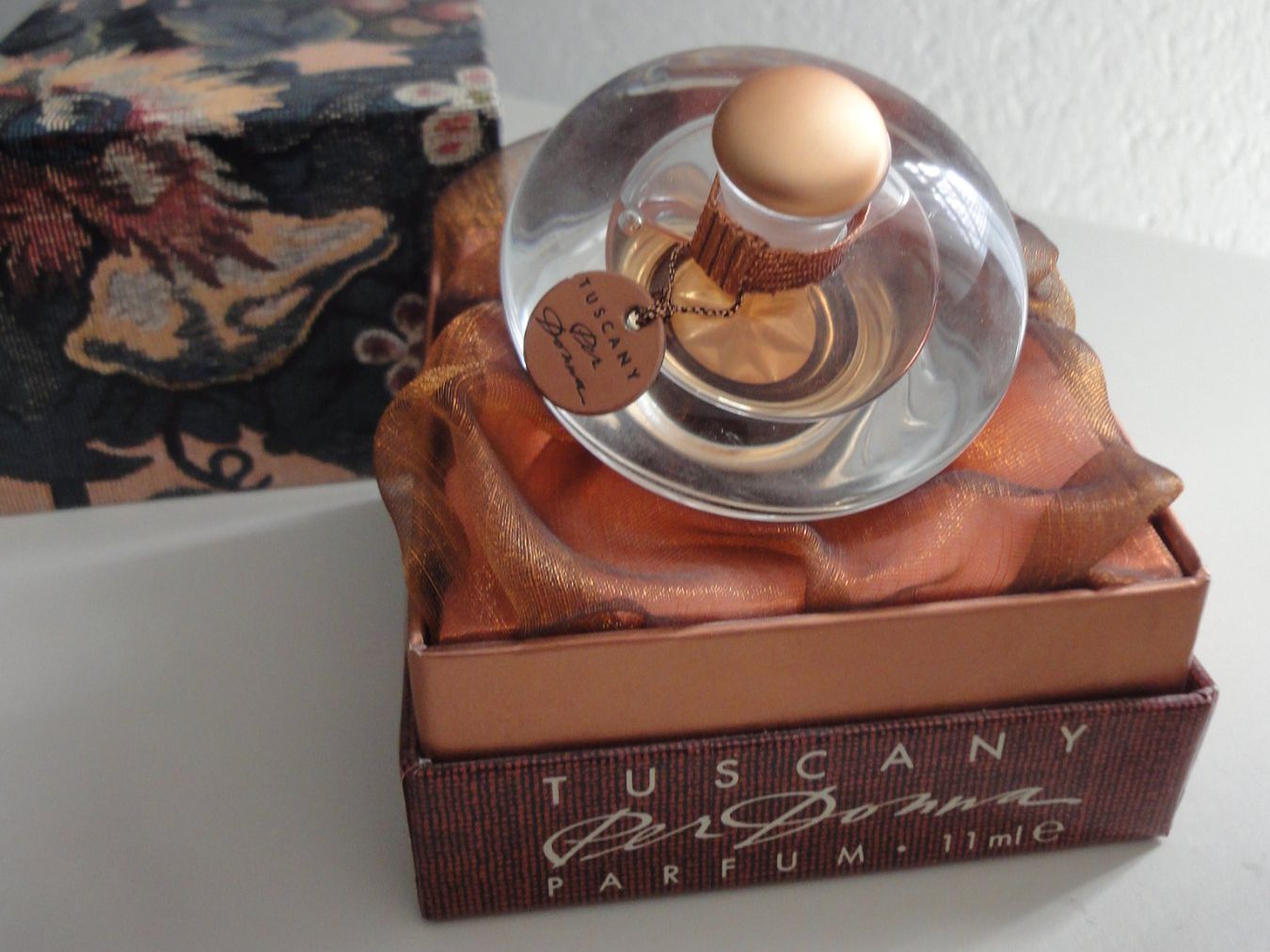 Aramis Profumi & Eau de Toilette: Aramis TUSCANY " Per Donna" Parfum  - 11ml – Nuovo (secondo la descrizione) da Biel/Bienne venduto da 07helios032