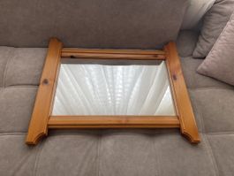Schöner Spiegel 75.x45cm mit Massivholzrahmen