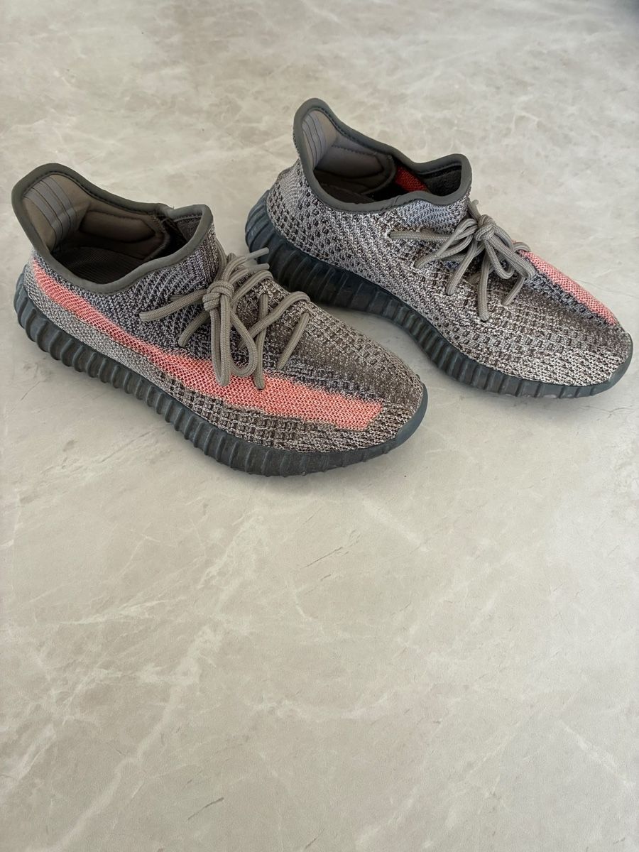 Adidas Chaussures hommes: Adidas Yeezy Boost 350 V2 – Neuf (Voir description) à Rümlang par zuerichsecondhand