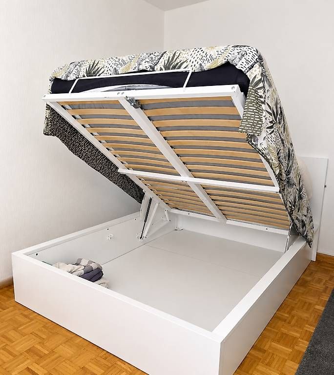 Letti: Lit coffre 140x200cm avec matelas – Usato da Lausanne venduto da celinech14