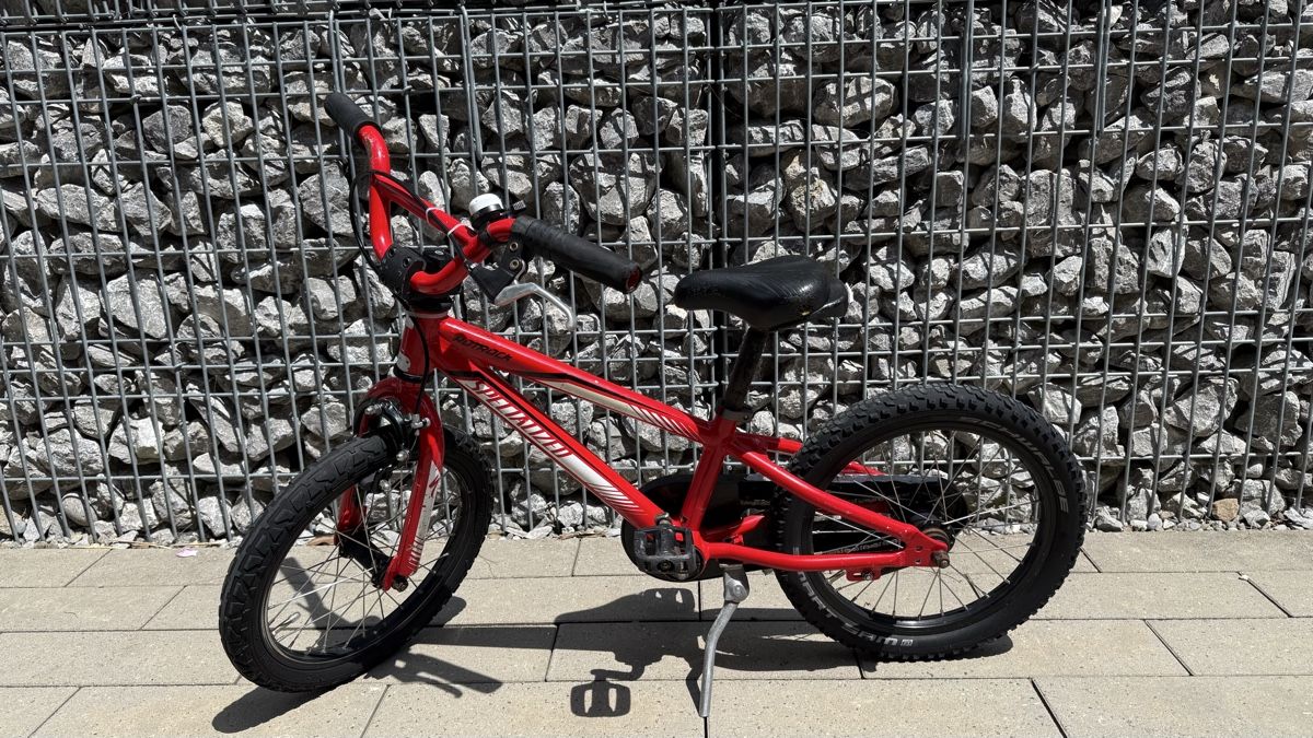 Specialized Velos: Rotes Specialized Kinderfahrrad 16 Zoll – Gebraucht aus Wichtrach von chrubischweiz