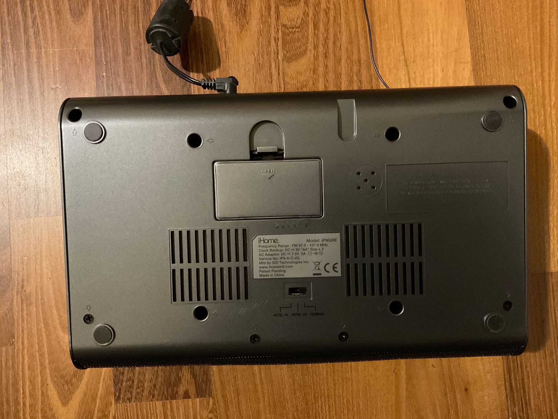 Wecker: iHome iP9GRE Radiowecker & Dock – Gebraucht aus Marly von St._Benny_John 3