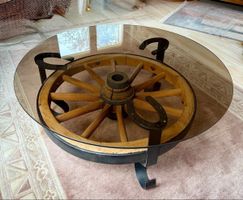 Couchtisch Wagonrad mit Glasplatte und Hufeisen-Design