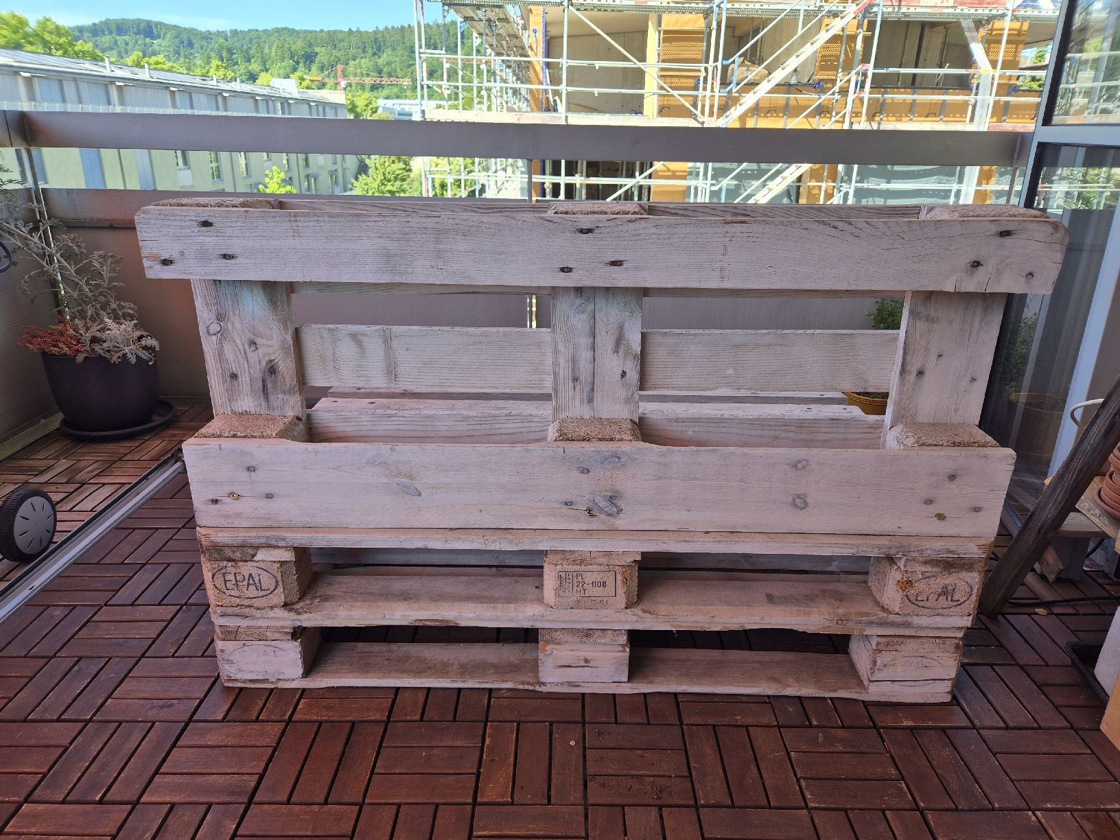 Pallets: Palettenlounge mit Kissen – Usato da Winterthur venduto da jae_gd9m 2