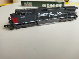 US Diesellok C44-9W "Southern Pacific" von Kato N, Fabrikneu