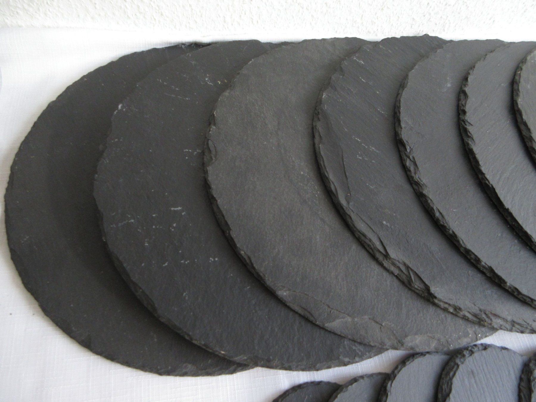 Sottobicchieri: 8 Schieferplatten, 7 Untersetzer, Tischdeko oder Platzteller – Usato da Binningen venduto da Oldfashion 1