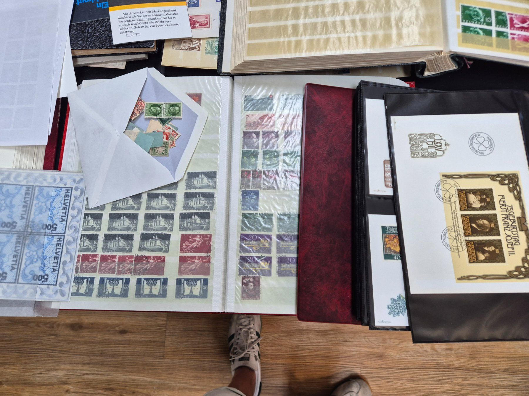 Albums: Briefmarkensammlung diverse Alben und Einzelmarken – D'occasion à Basel par Pitcher0 3