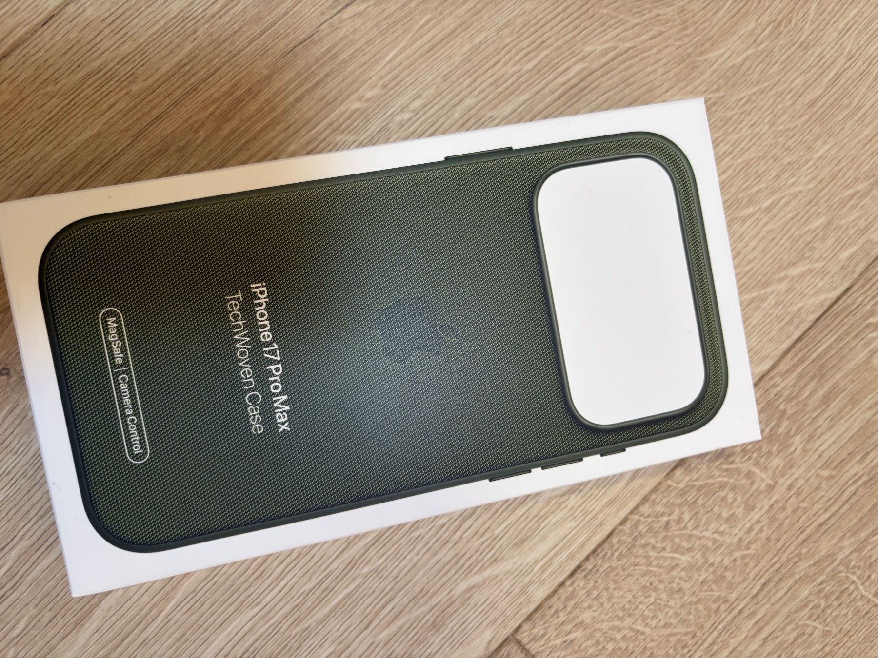 Cover & Protezioni schermo: Apple Iphone 17 pro max Cover – Usato da Thun venduto da Tico-Aleman 2
