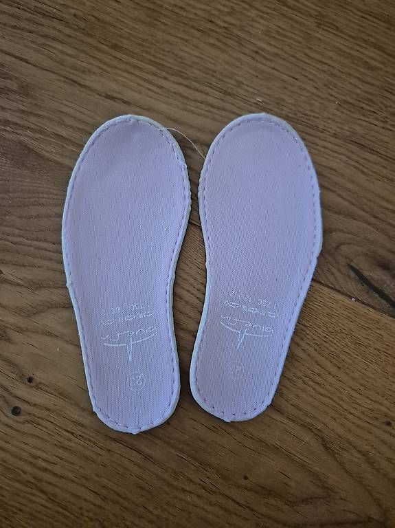 Scarpe per ragazze: Badeschuhe Mädchen Grösse 23 – Usato da Koppigen venduto da abu_5syv 1