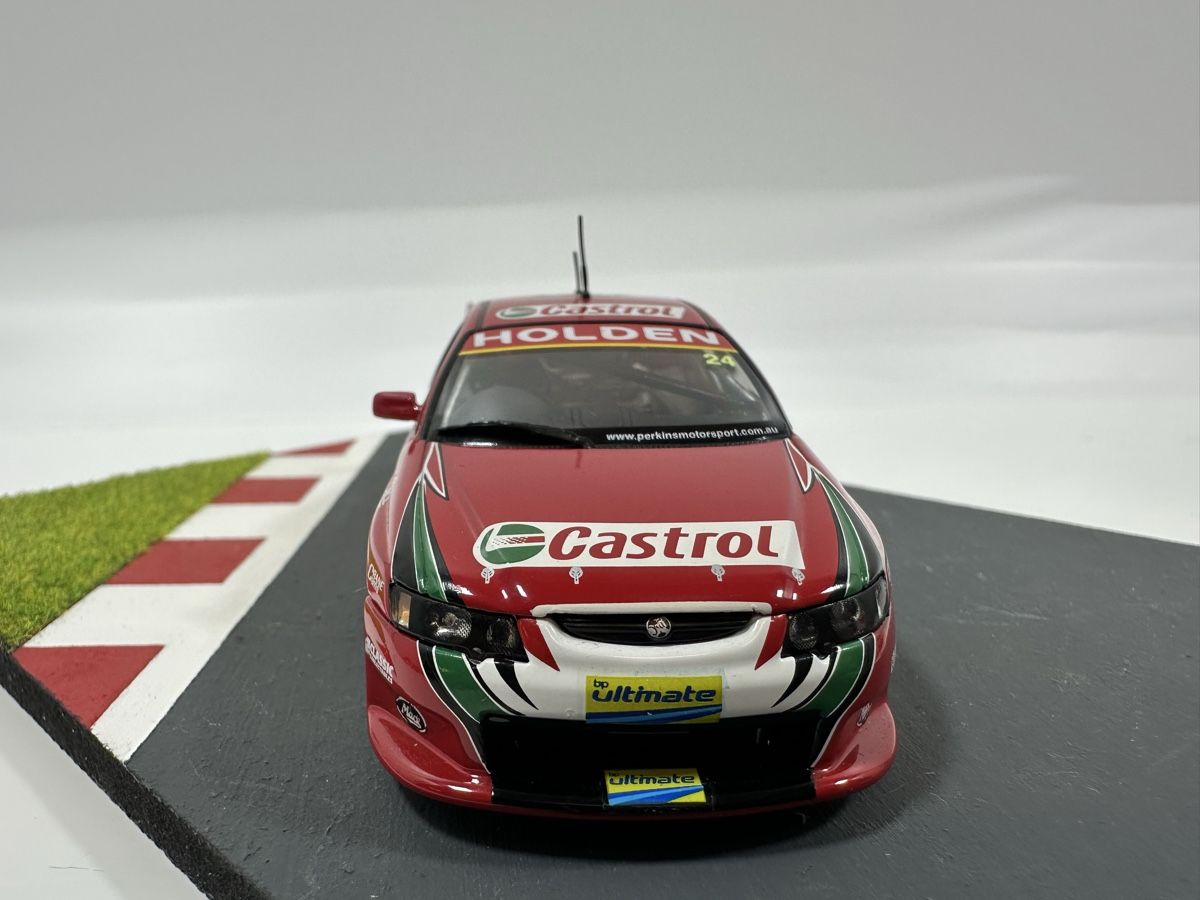 Modellini d'auto: Holden VY Commodore 1:43 Castrol, CLASSIC CARLECTABLES – Nuovo (secondo la descrizione) da Zofingen venduto da rf9_x2xt 7