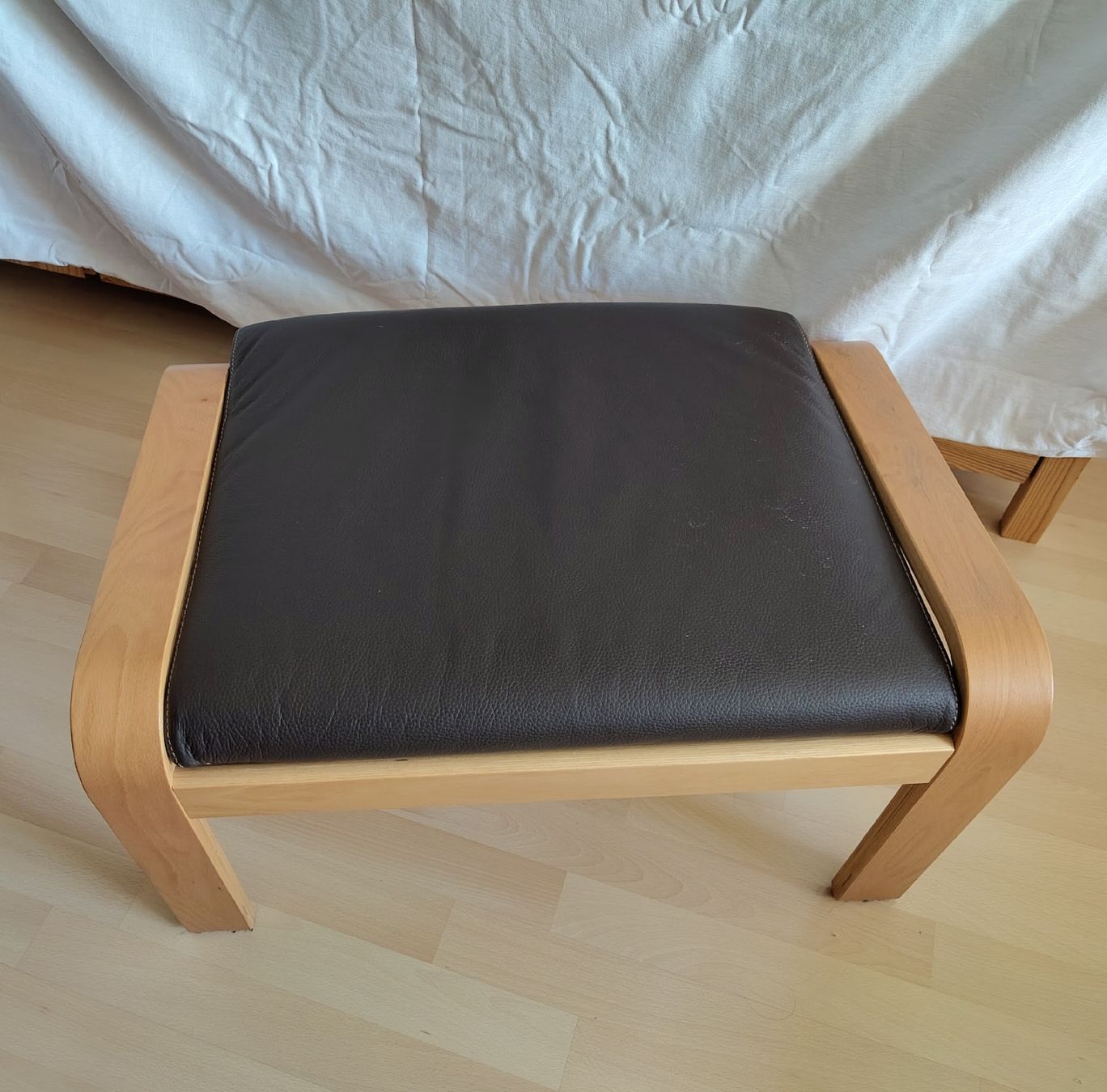 Ikea Sedie: Schaukelstuhl von Ikea mit Hocker – Usato da Oberwil BL venduto da Alex01043 5