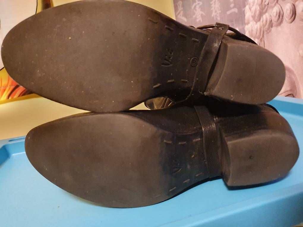 Scarpe da donna: Stivali in pelle – Usato da Biasca venduto da bar_qhz7 2