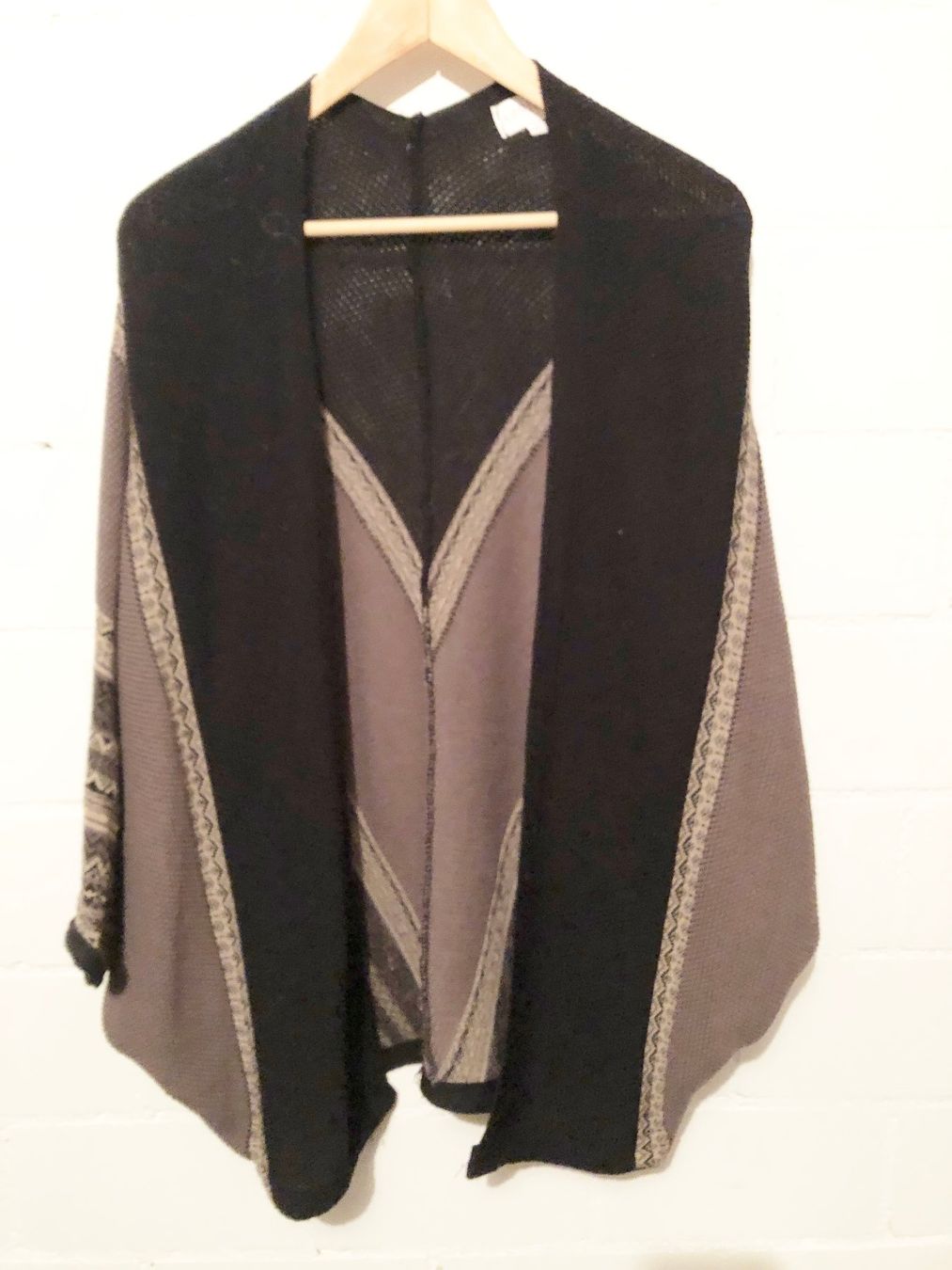 Sonstige Kleidung & Accessoires: Poncho Grösse M/L - Marke APRICOT – Gebraucht aus Glattbrugg von Ariel012
