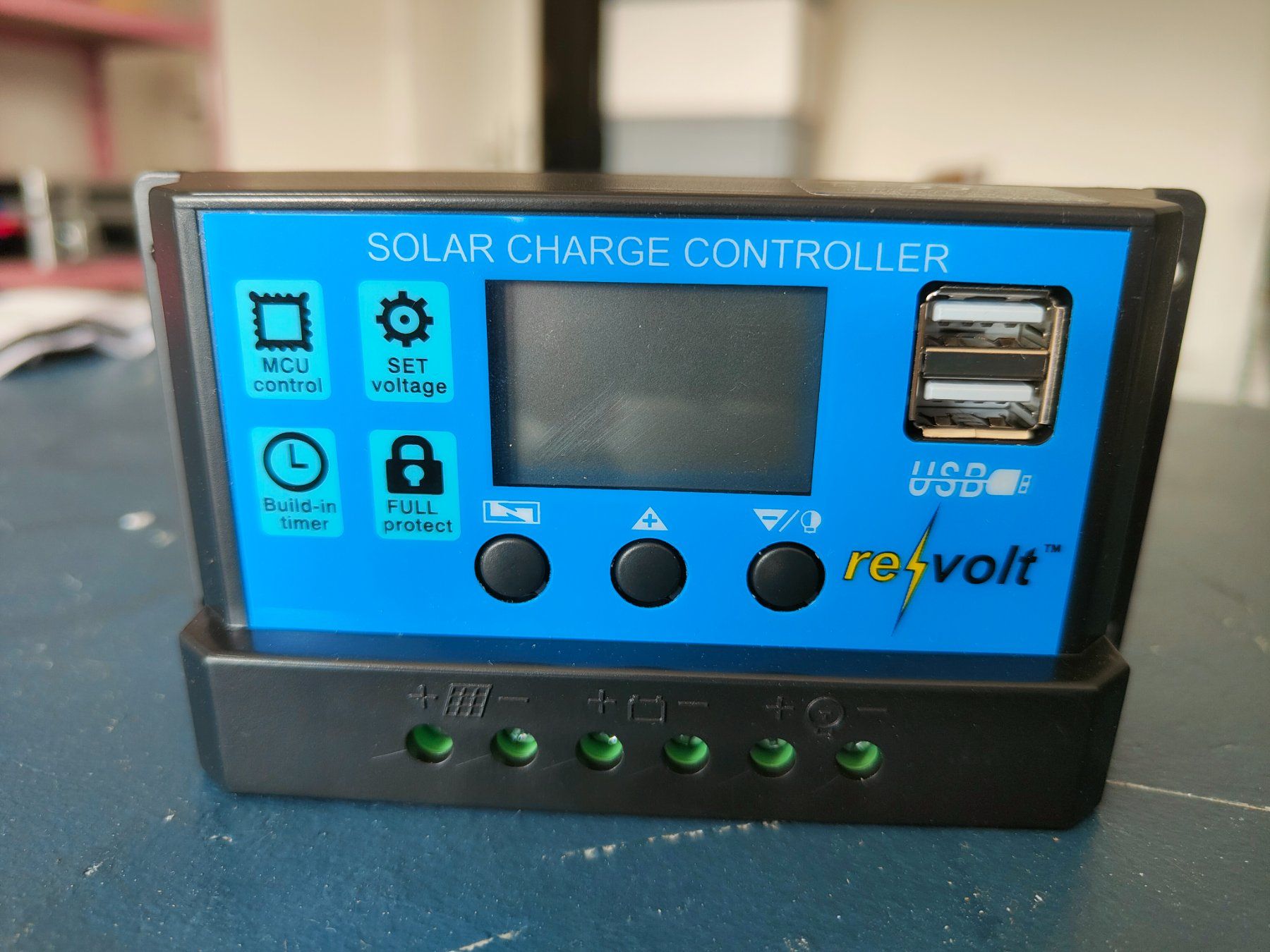Caricabatterie: Solar charge controller 12/24 V DC Revolt – Nuovo e nell'imballaggio originale da Zürich venduto da Weatherbound 3