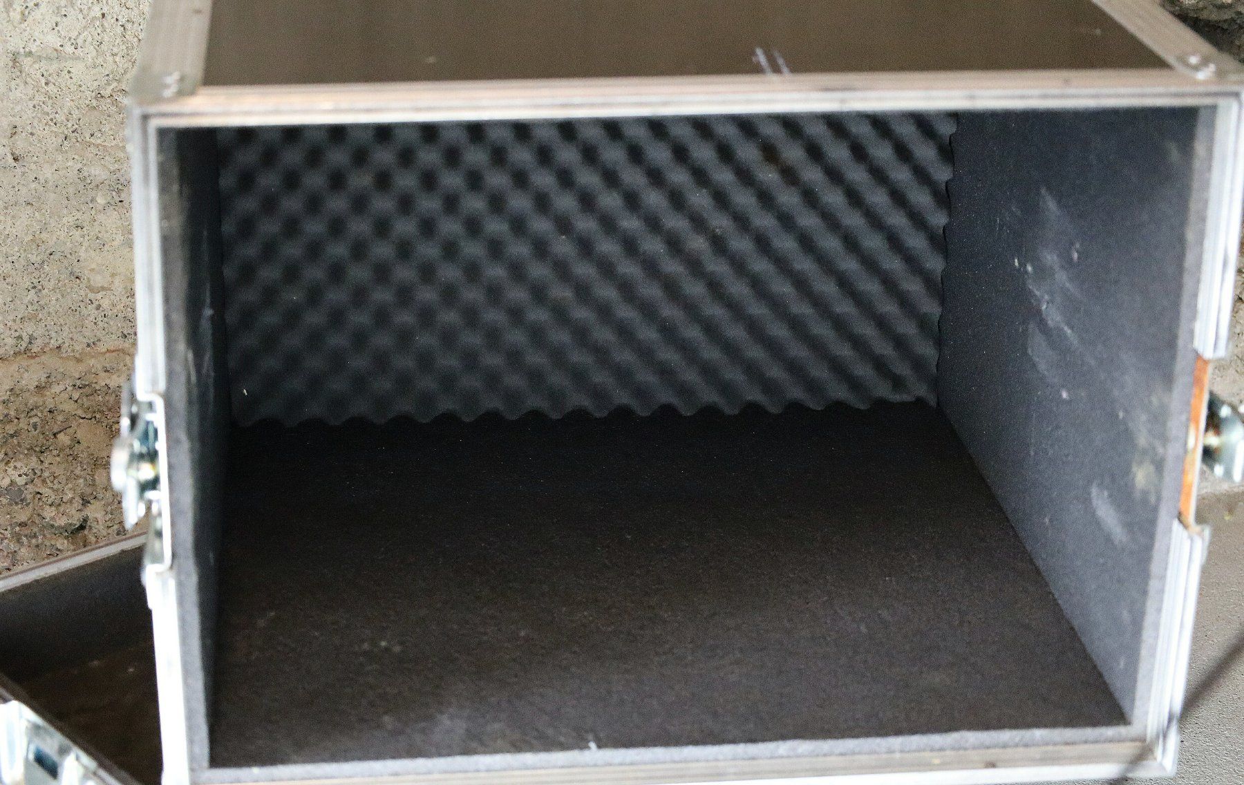 Tavoli: THON Flightcase, Roadcase, Beistelltisch – Usato da Birrwil venduto da brandschatz_birrwil 4