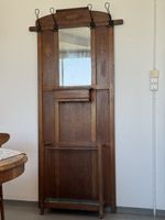 Garderobe aus Holz mit Spiegel und Schirmständer, antik.