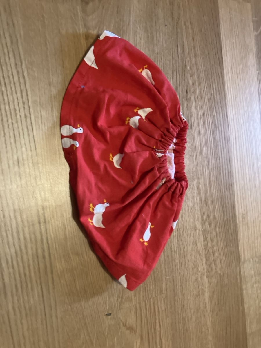 Bambole: Red Dolls Skirt with Ducklings Print – Usato da Zürich venduto da papperlapapp1