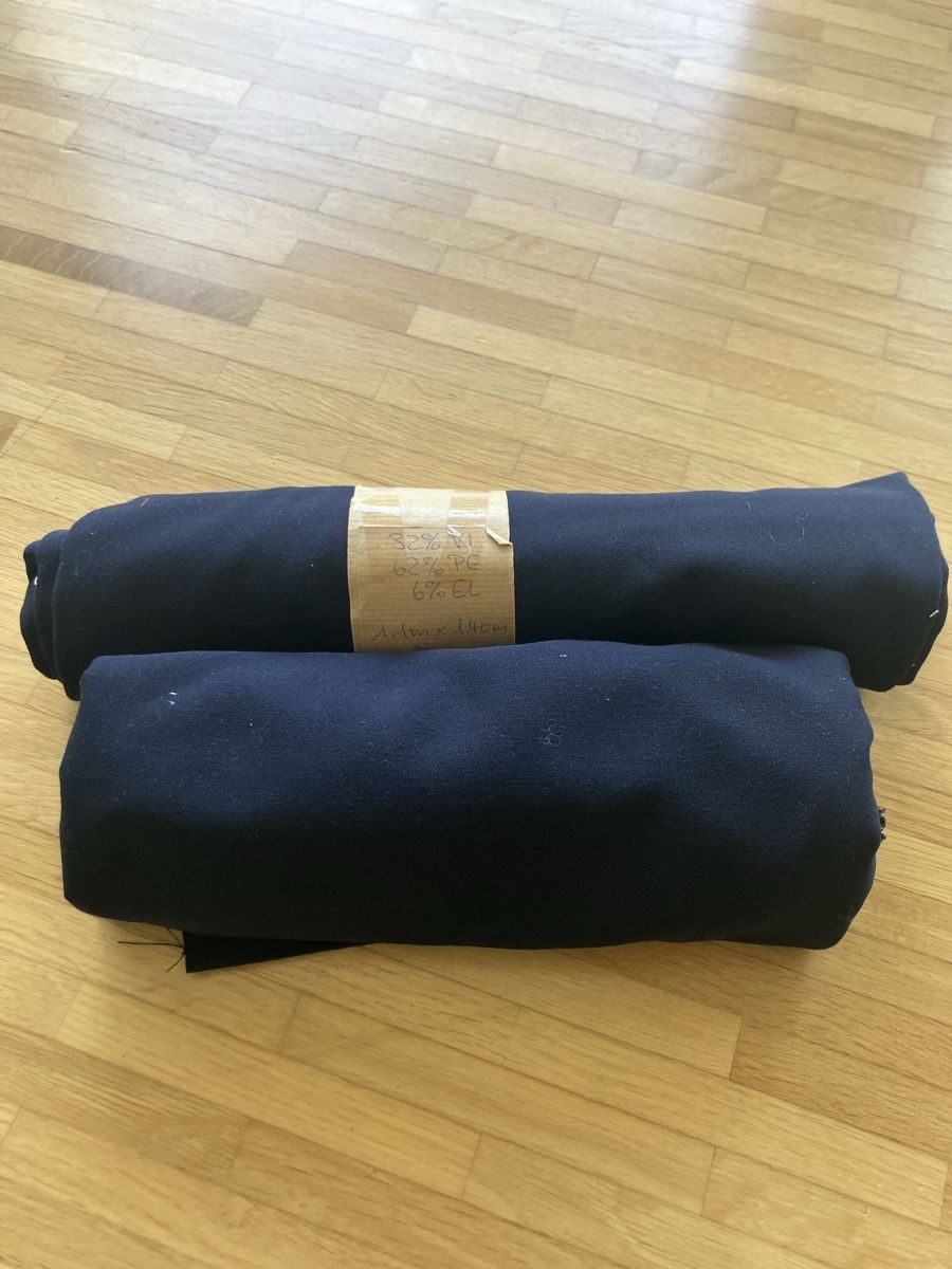 Tissus: Stoff dunkelblau Mischgewebe neu – Neuf avec emballage d'origine à Luzern par xyz9