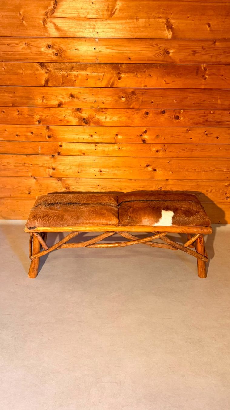 Bänke: Rustikale Holzbank mit Echtfell im Chalet-Stil – Gebraucht aus Rickenbach ZH von Der-Insider 2