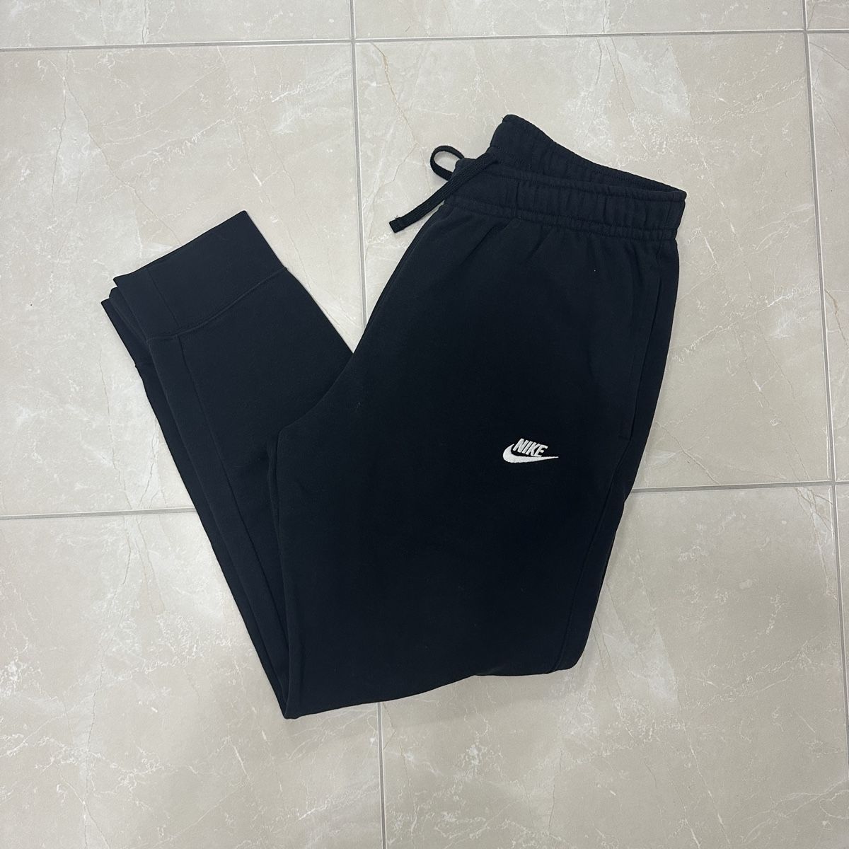 Nike Hosen: Nike Jogginghose schwarz Grösse L – Gebraucht aus Frenkendorf von a_1999