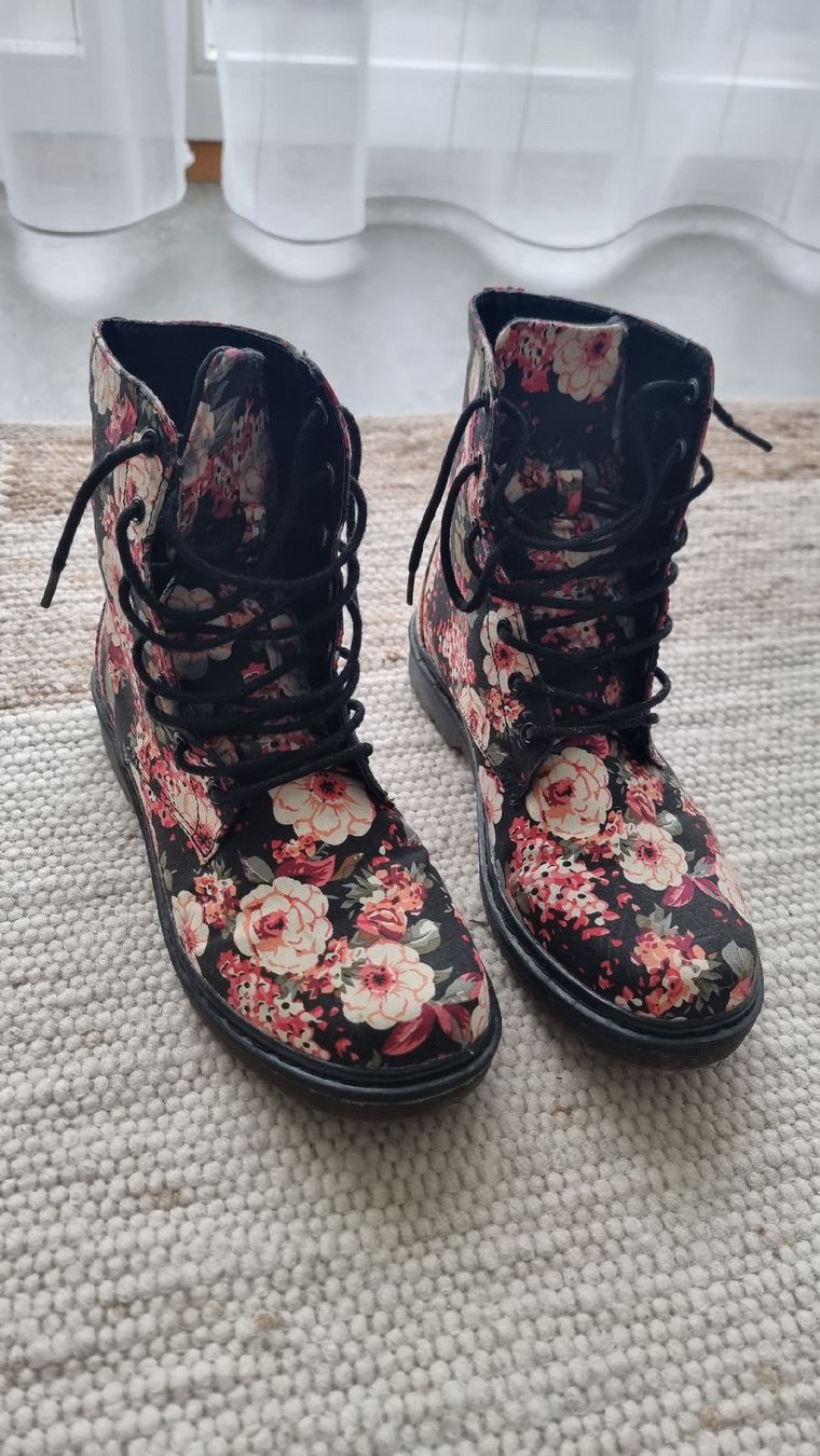 Scarpe da donna: Blumenmuster Boots, Grösse 40 – Usato da Chur venduto da laramente