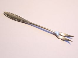 Antik Silber Gurke oder Cocktail Gabel, schön verziert