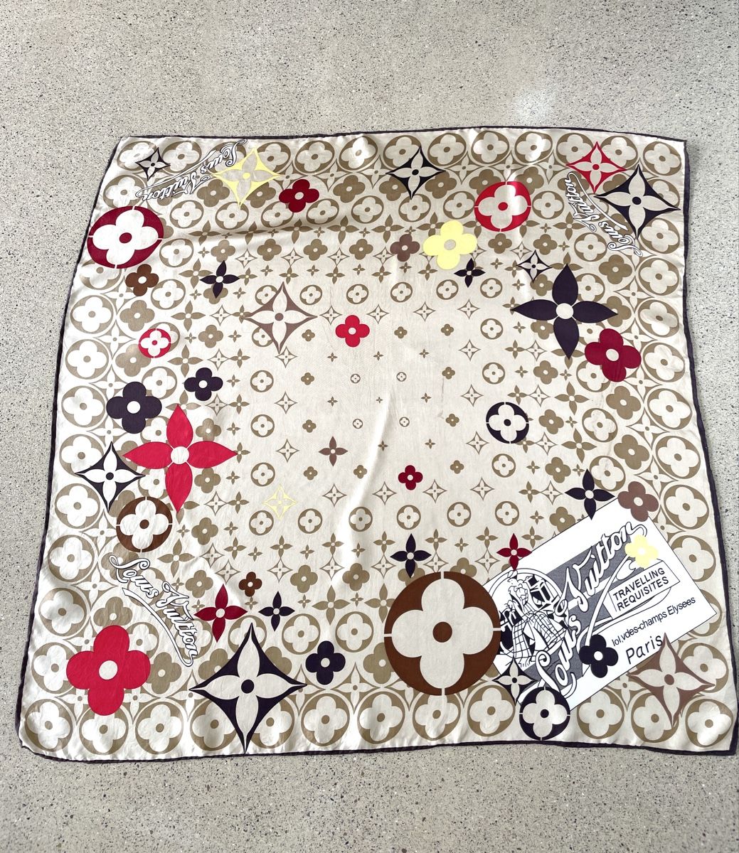 Louis Vuitton Foulards & écharpes: Louis Vuitton Seiden Schal – D'occasion à Stäfa par Nicole093