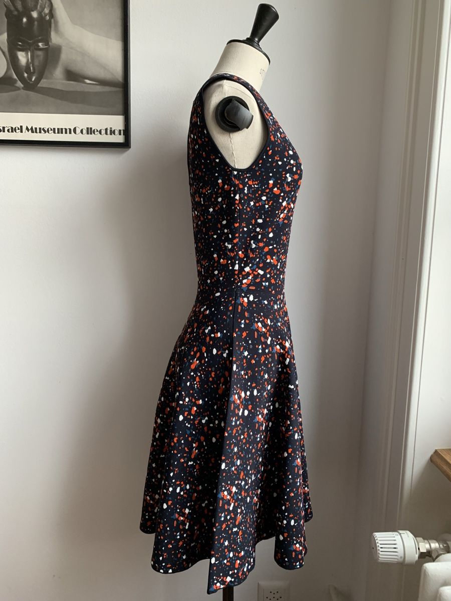 Akris Vestiti: AKRIS: Herrlich gemustertes blaues Kleid, 36 – Nuovo (secondo la descrizione) da Luzern venduto da designluzern 1