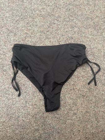 Badehöschen schwarz Grösse M mit Etikett