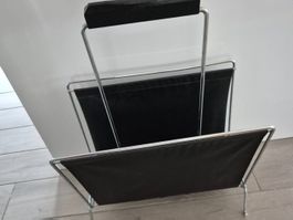 Porte-revues vintage en métal et simili cuir noir