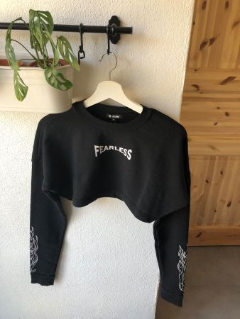 DOLLSKILL Fearless Pullover Crop Noir Flames S HOROSCOPEZ