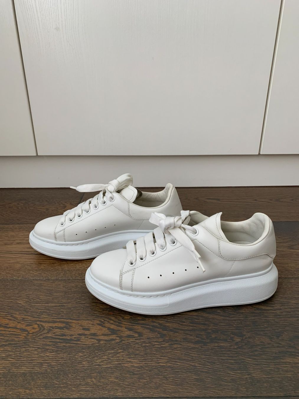 Alexander Mcqueen Scarpe da donna: Alexander McQueen Oversized Sneakers Gr. 39 – Usato da Zug venduto da Cobra.73 2