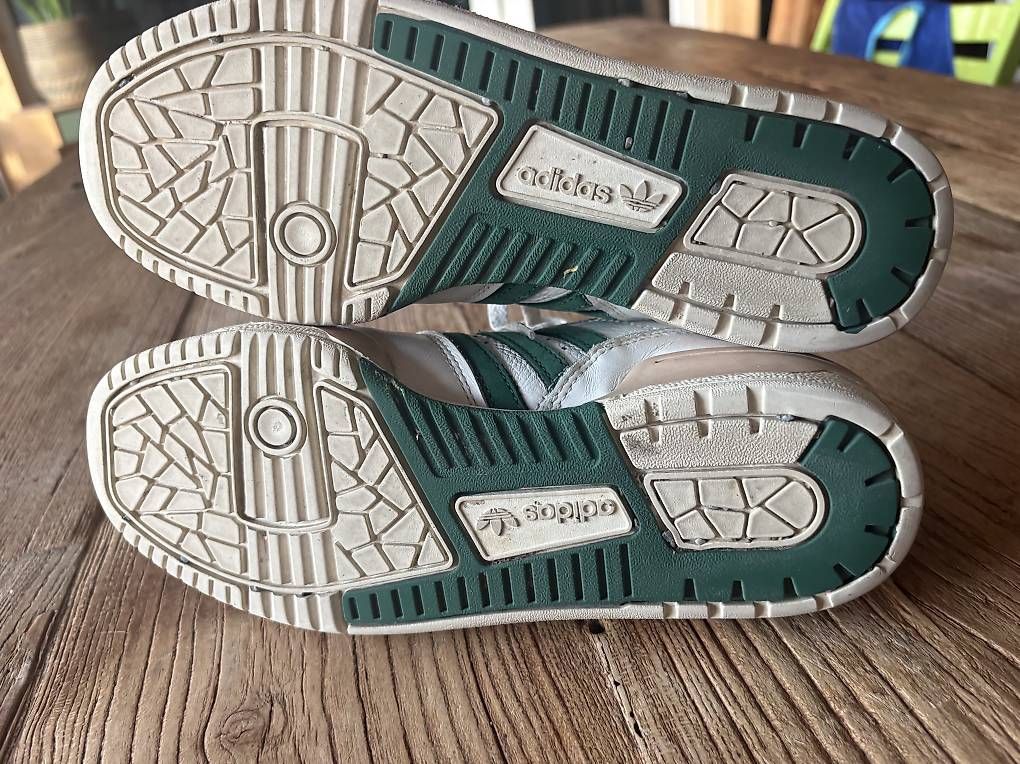 Damenschuhe: Vintage Adidas Sneakers 37 1/3 – Gebraucht aus Ried b. Kerzers von Yomue 2