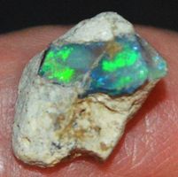 Edelstein L-9877– Schwarzer Äthiopischer Opal roh 3.80 Karat