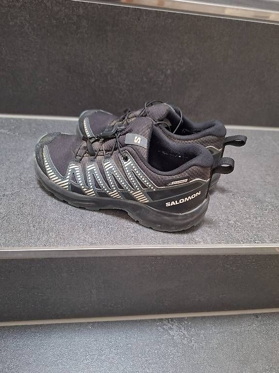 Chaussures garçon: Kinder Trekkingschuhe Salamon Grösse 32 – D'occasion à Etziken par v.z 1
