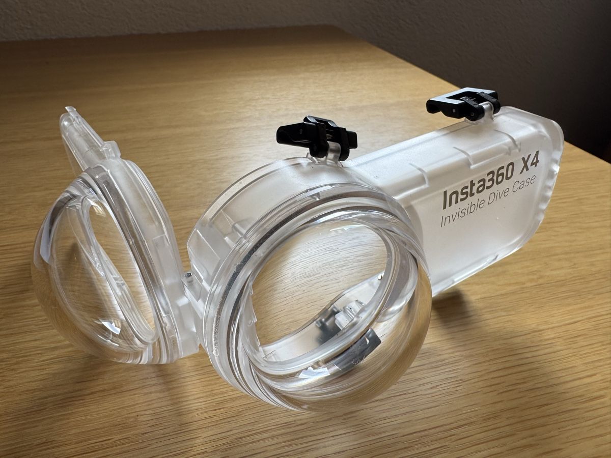 Insta360 Lampes & Photographie: Insta360 X4 Invisible Dive Case transparent Neuwertig – D'occasion à Männedorf par m.lutz