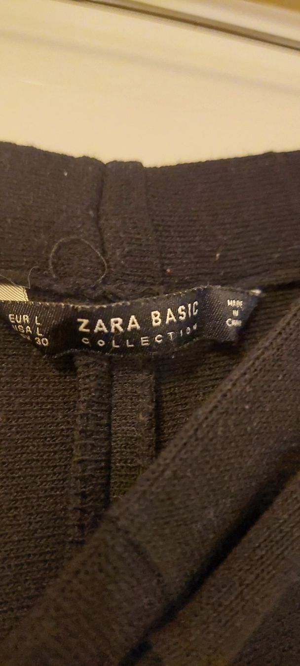 Zara Gonne: Schwarzer Zara Basic Minirock, Gr. L – Usato da Bern venduto da citron_limonade 1