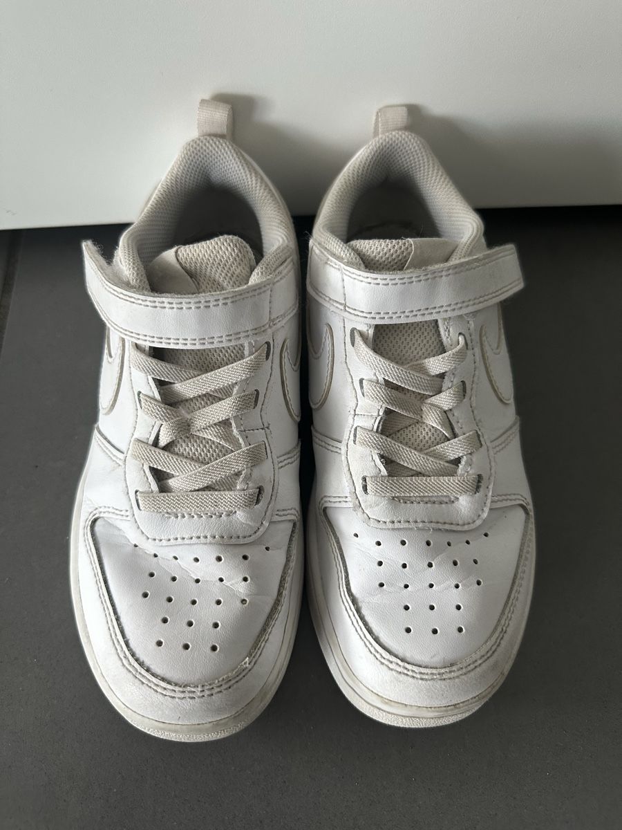 Nike Scarpe per ragazzi: Nike Turnschuhe weiss Grösse 33 – Usato da Uetikon am See venduto da Ccsibi