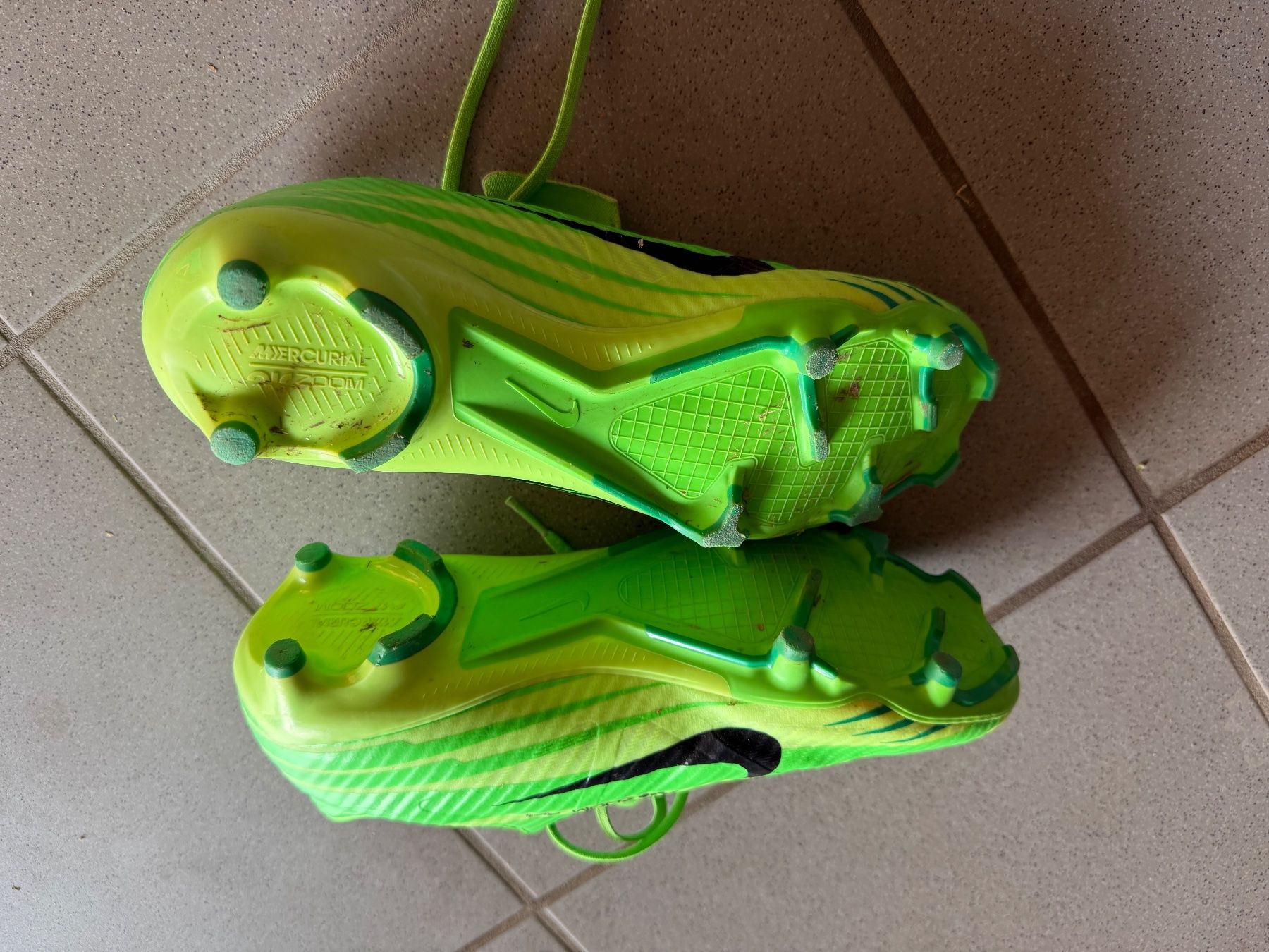 Nike Scarpe da uomo: Fussball schuhe, nockenschuhe – Usato da Riniken venduto da Bikergirl 2