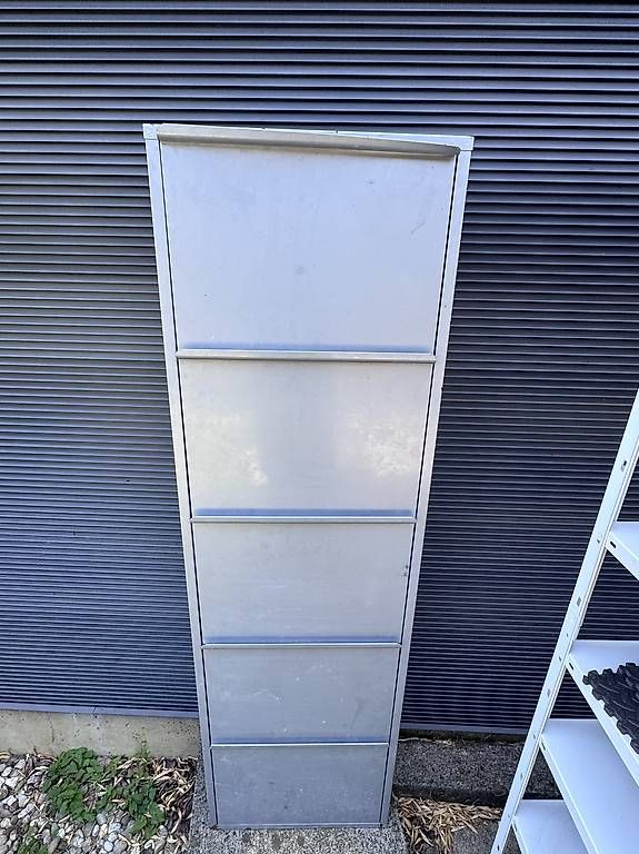 Schränke: Armoire à chaussures métal – Gebraucht aus Develier von NA.CH