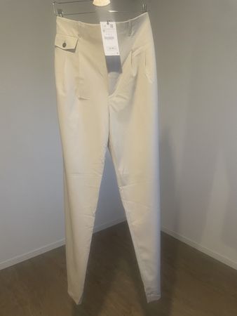 neue Hose von Zara mit Etikett, Größe M.