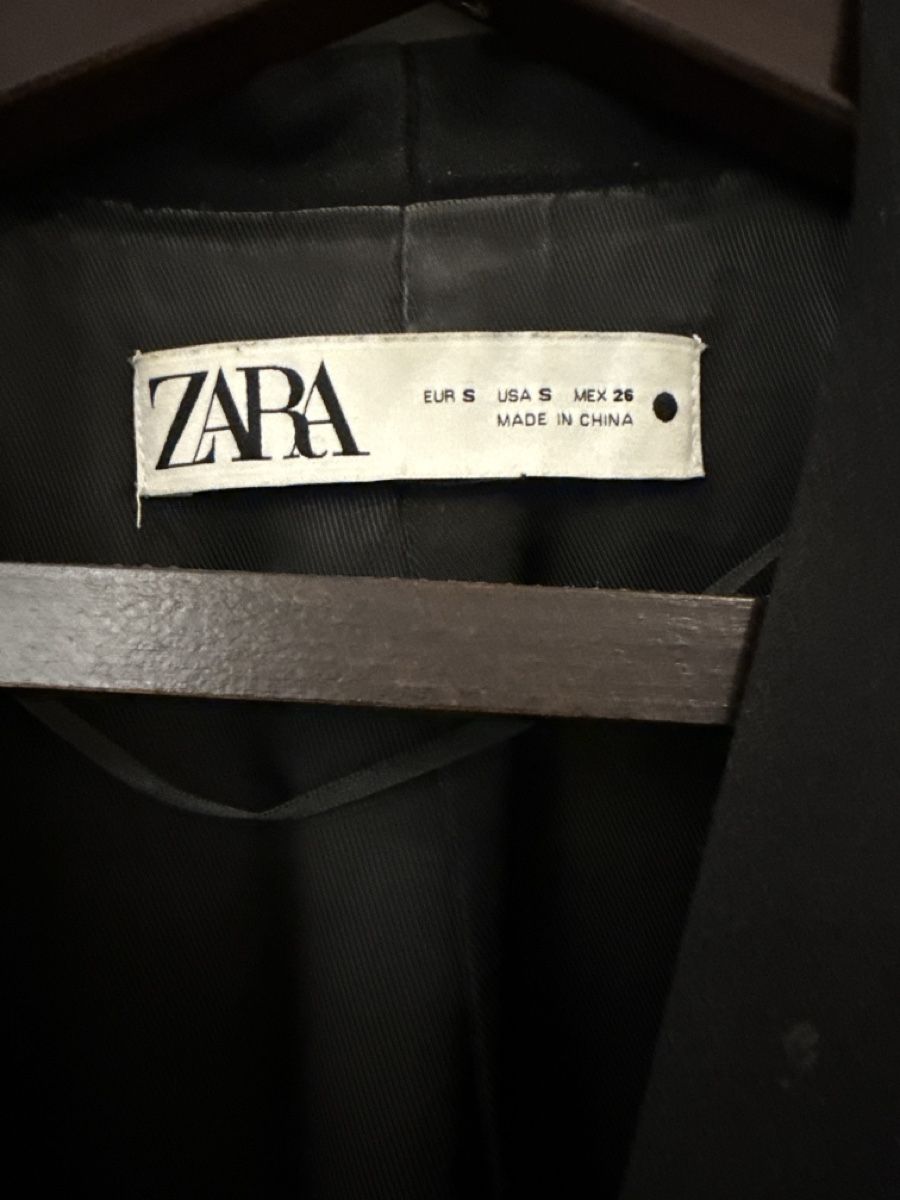 Zara Completi, tute sportive e funzionali: Schwarzer Zara Blazer – Usato da Küsnacht ZH venduto da fashionwear 1