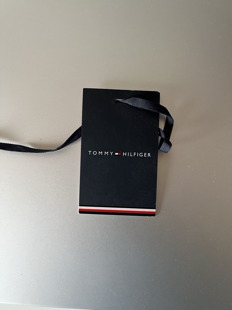 Tommy Hilfiger Jacken: Tommy Hilfiger Zip Sweater – Neu (gemäss Beschreibung) aus Witterswil von In2 3