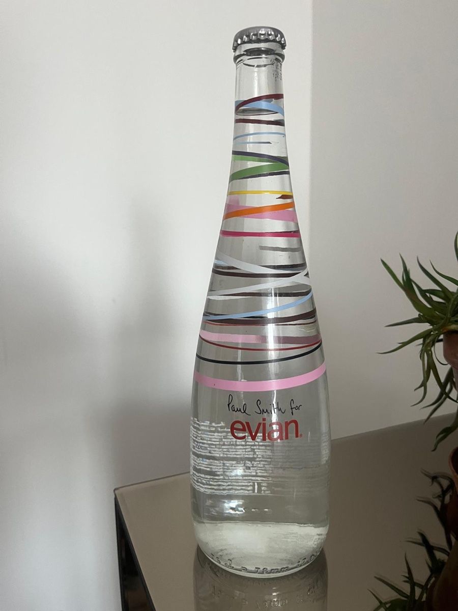 Autres vaisselles & verres: Bouteille Evian Paul Smith 2010 – Neuf avec emballage d'origine à Nyon par emx0xc