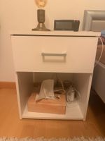 Nachttisch aus Holz