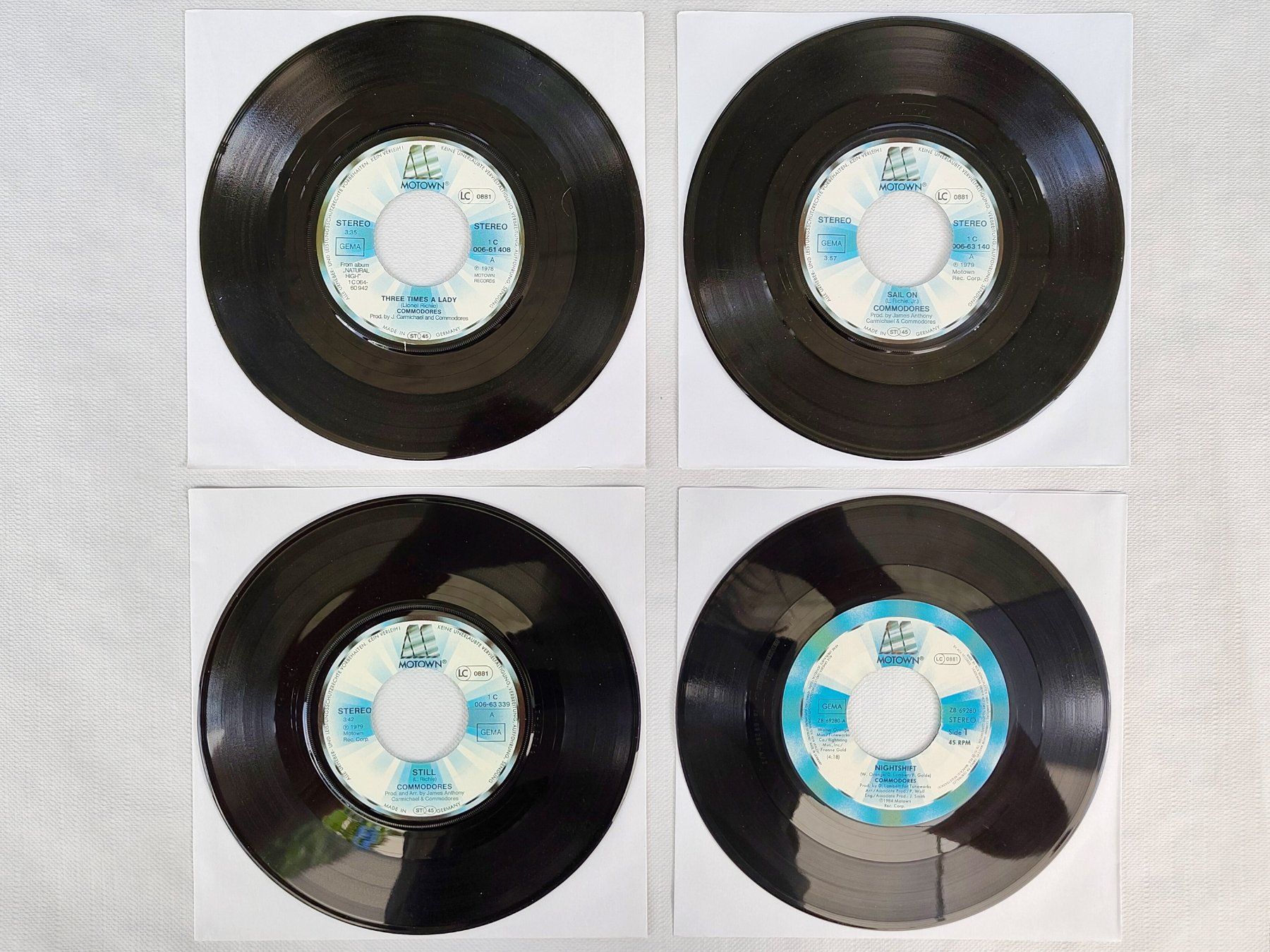 Schallplatten: 4x 7" Single Commodores: Nightshift, Sail On, Still, Three – Gebraucht aus Hindelbank von iCardologe 2