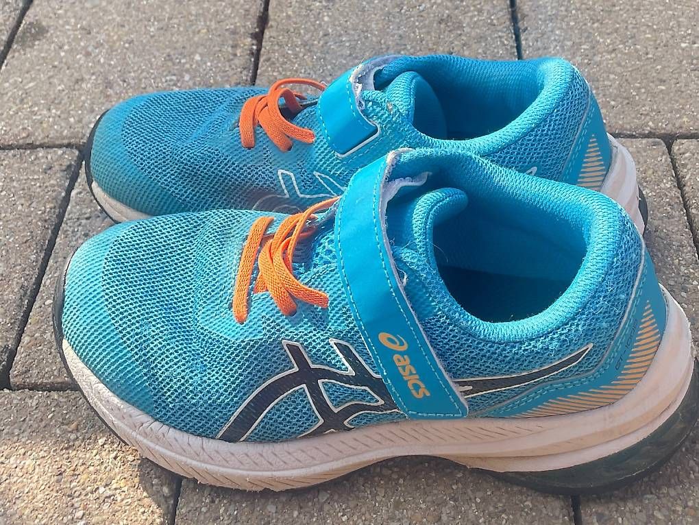 Scarpe per ragazzi: Kinder Asics-Joggingschuhe – Usato da Lenk im Simmental venduto da antoniawanda 2